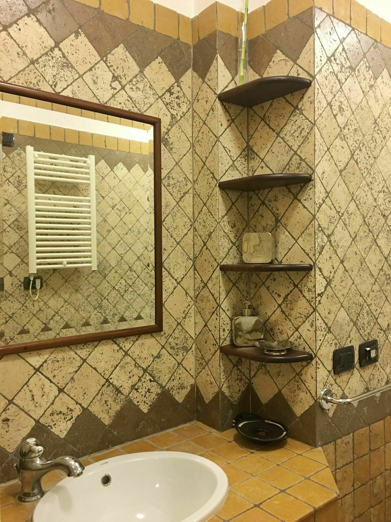 Sharing Apartment