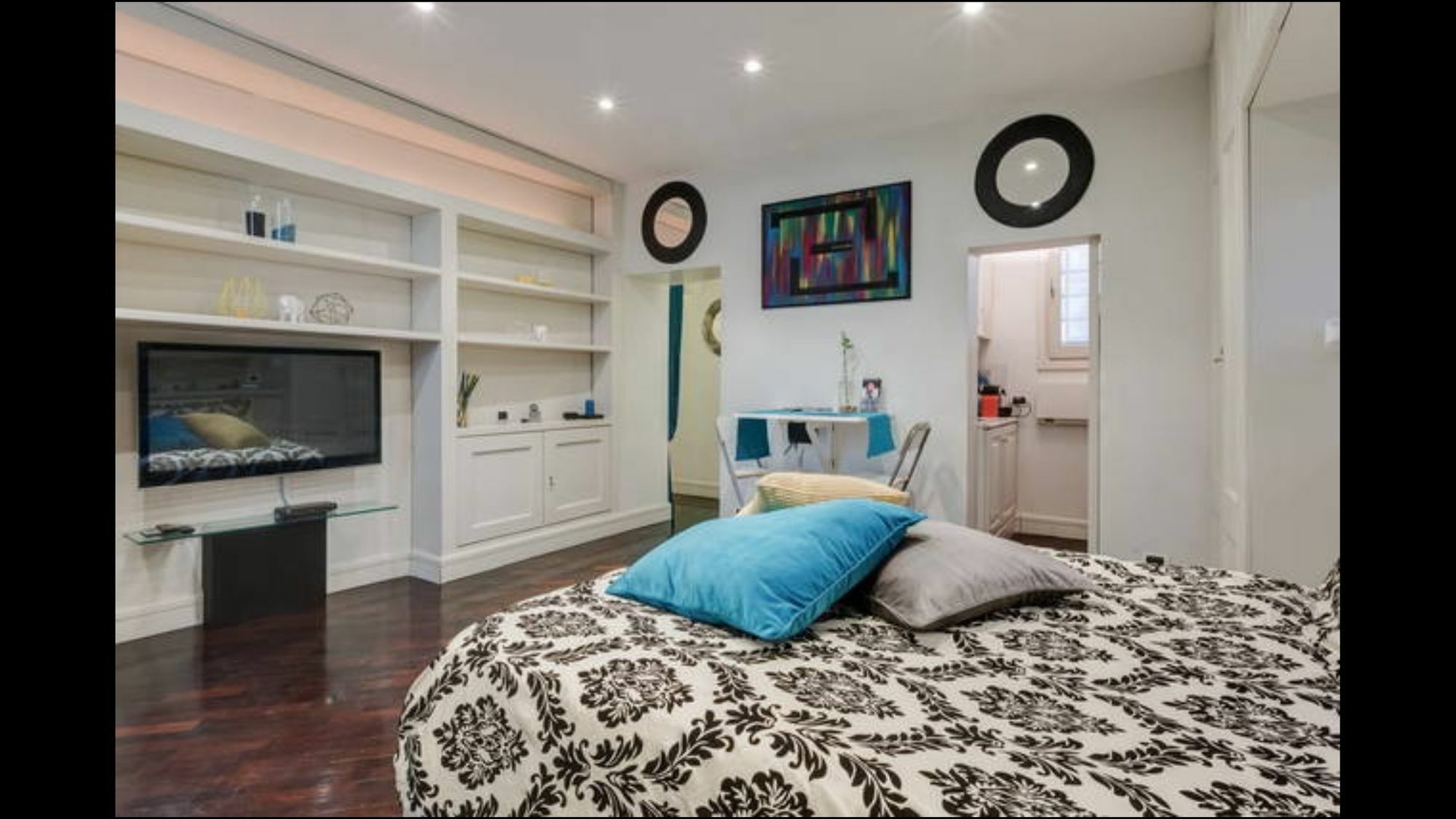 Sharing Apartment